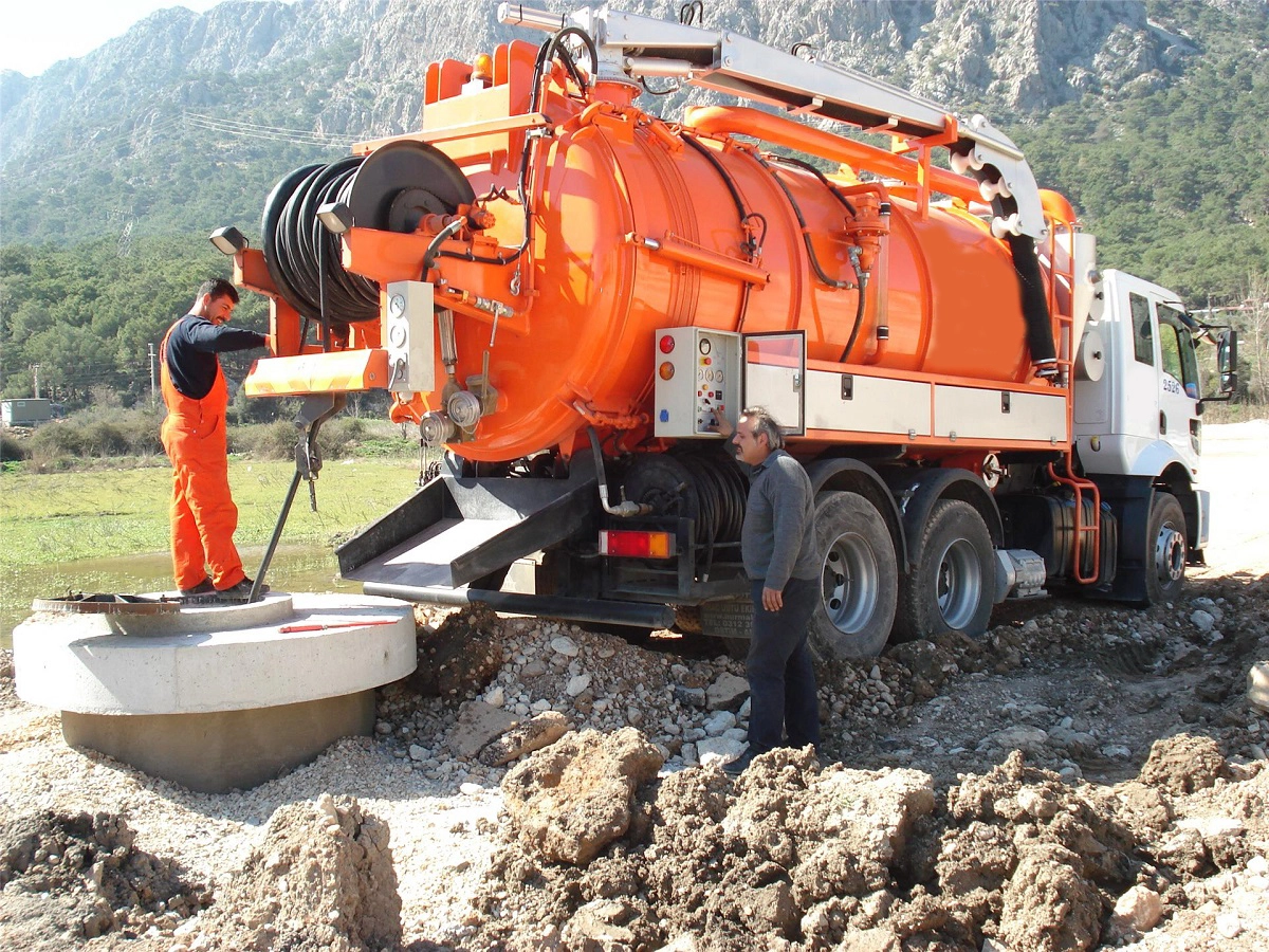 Kombine Aracıyla Kanal Temizliği